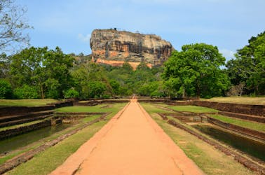 Tour naar Sigiriya-rots en grotten van Dambulla vanuit Colombo